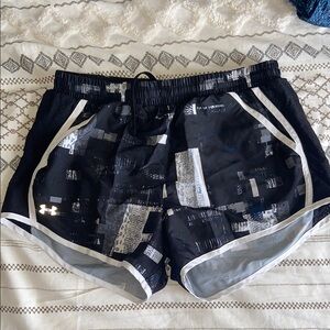 Under Armour Women's Black Patterned Shorts